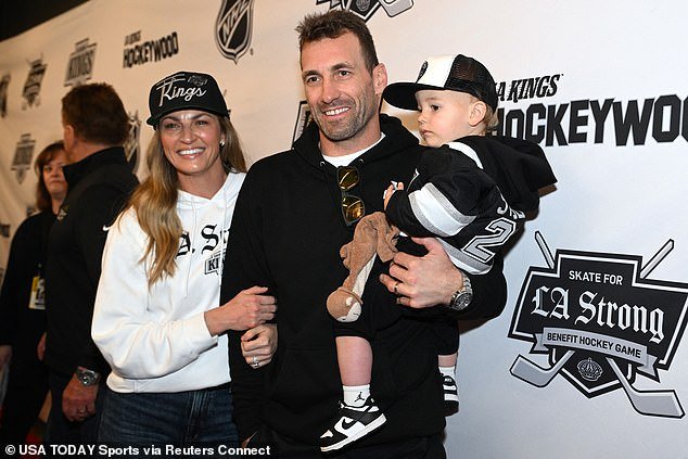 95831597-0-Andrews_is_seen_with_husband_Jarret_Stoll_and_son_Mack_at_Crypto-a-47_1747931127847.jpg