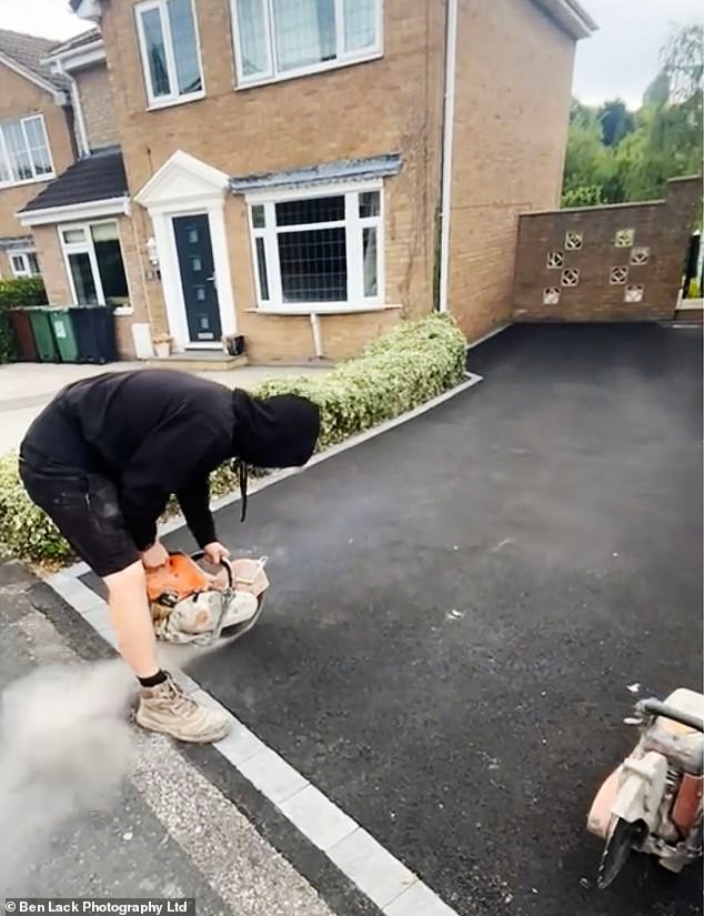 98681745-14742377-Kendall_Contractors_Ltd_based_in_Leeds_posted_footage_of_builder-m-3_1747991650034.jpeg
