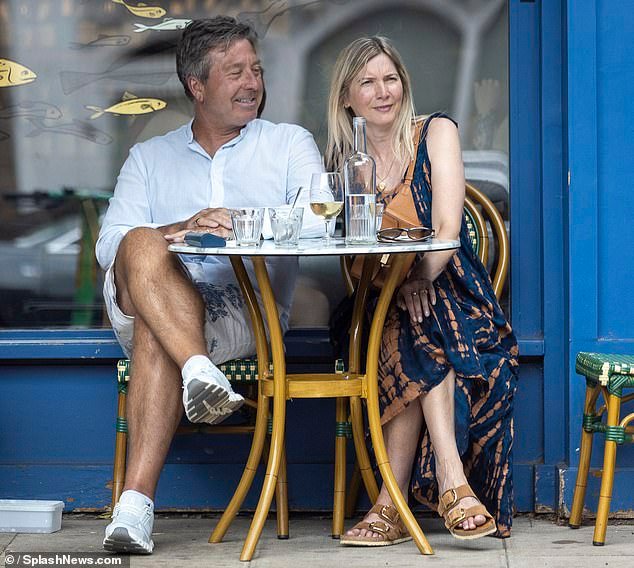 100319957-14909247-John_Torode_and_Lisa_Faulkner_having_lunch_in_June_as_the_invest-a-18_17526256230.jpeg