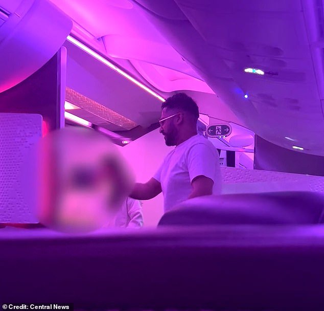 100964583-14992785-This_is_the_moment_Virgin_Atlantic_passenger_Salman_Iftikhar_37_-a-1_175499942939.jpeg