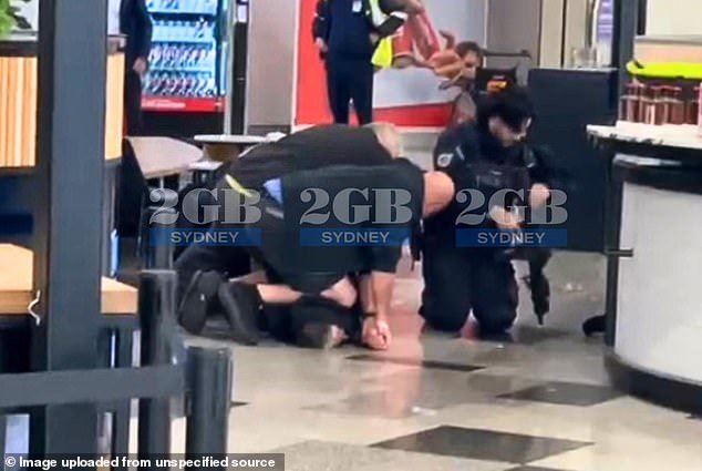 1755039329_101160909-14994689-Australian_Federal_Police_arrested_someone_at_Sydney_Airport_on_-a-1_175503479627.jpeg