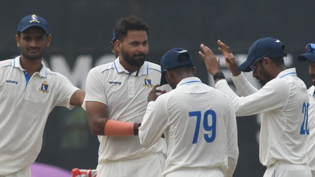 6607_13_10_2024_17_50_38_1_13_10_RANJITROPHYUPVSBENGLUCKNOW_J.JPG