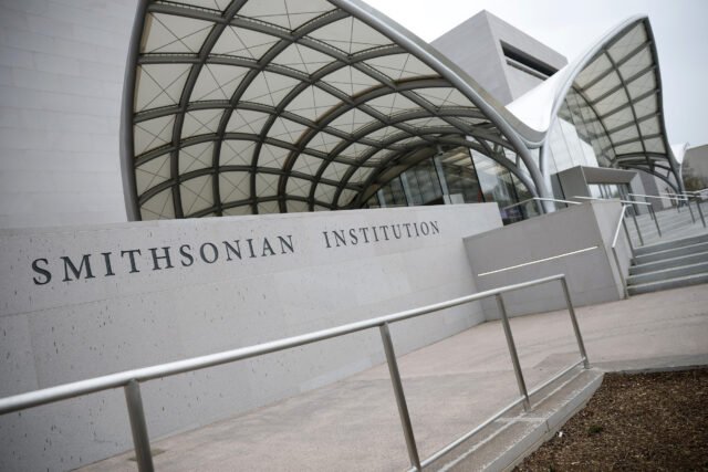 smithsonian-institution-sign.jpg