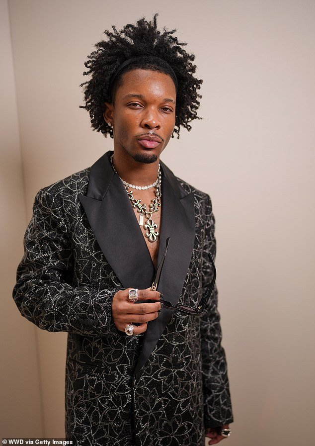 101979111-15081181-D4vd_at_the_Amiri_show_as_part_of_Paris_Men_s_Fashion_Week_on_Ju-m-14_17574324941.jpeg