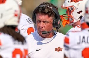 Mike Gundy prometeu manter o treinamento do estado de Oklahoma além de 2025