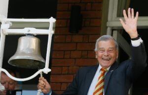 Uma compilação de homenagem ao lendário árbitro inglês Dicky Bird, que morreu na terça -feira aos 92 anos.