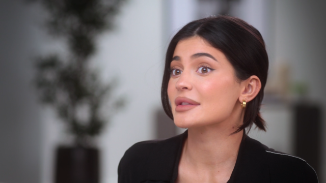 1020_thekardashians_04_kyliejenner.png
