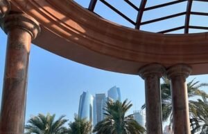 Os proprietários do TikTok Asylum se gabam de ter cedido propriedades a ‘imigrantes ilegais’ enquanto exibem seu estilo de vida glamoroso ‘financiado pelos contribuintes’