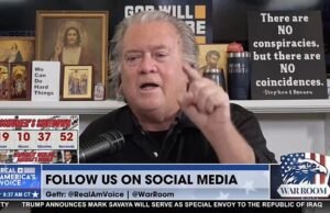 Steve Bannon pede que o diretor da CIA de Trump seja demitido por ‘mentiras descaradas’