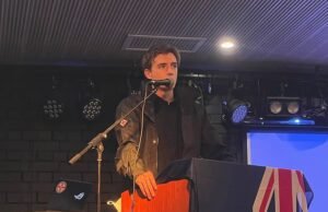 Os funcionários do pub australiano ficaram horrorizados quando perceberam quem estava por trás do evento secreto no local – antes de expulsá-los