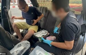 O médico foi preso enquanto realizava um procedimento ilegal de aumento do pênis na traseira de seu Toyota Corolla