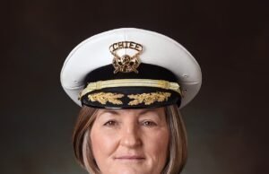 Chefe de polícia ‘anti-branco’ de Cincinnati demitido após briga entre homem e mulher que chocou a América – e ele está furioso