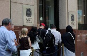 Um golpe financeiro devastador para enormes filas no coração da maior cidade da Austrália, à medida que o preço do ouro desaba