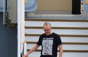 ‘Incidente’ fora da casa de Albo no retorno à Austrália