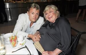 Neto de Marian Faithfull preso em uma disputa de herança tóxica de £ 400 mil após a morte de sua outra avó