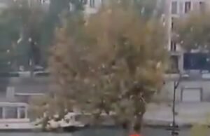 Novo vídeo chocante mostra ladrões do Louvre fugindo calmamente em uma cesta de entrega mecânica antes de fugir com joias no valor de £ 76 milhões