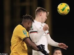 Liam Delap pediu desculpas pelo cartão vermelho durante a vitória do Chelsea sobre o Wolves, disse Enzo Maresca – esclarecendo seus comentários depois que o técnico dos Blues classificou o atacante de ‘estúpido’ e ‘embaraçoso’