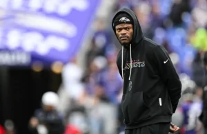 Lamar Jackson perdeu o treino dos Ravens na semana de folga depois de perder 2 jogos devido a uma lesão no tendão da coxa