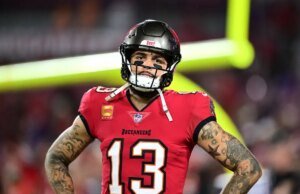Mike Evans, dos Buccaneers, deixou o campo no jogo do Lions com uma nova lesão grave