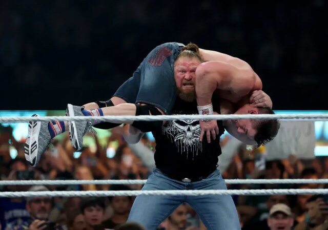 2725423-wwe-brock-lesnar-john-cena.jpg