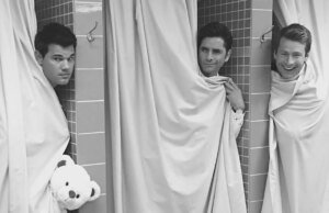 O aniversário de Glenn Powell fica quente graças ao tributo nu de John Stamos