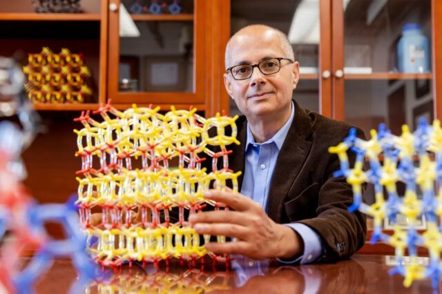 EBT-L-NOBELCHEM-100925-01.jpg