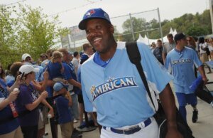 A lenda dos Blue Jays, Joe Carter, envia uma mensagem de uma palavra sobre o heroísmo de George Springer
