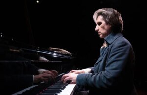O pianista e dramaturgo Hershey Felder retornará à Bay Area com uma estreia mundial.