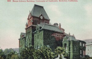 Em 1925, alguns líderes da cidade sentiram que era necessário um aeroporto