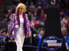 ‘Ele está com o coração partido:’ Kim Mulkey não comparece à entrevista coletiva pós-jogo imediatamente após LSU demitir AD Scott Woodward