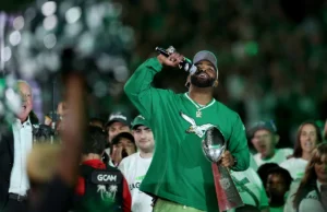 A estrela dos Eagles, Brandon Graham, está saindo da aposentadoria com o time precisando de um pass rusher