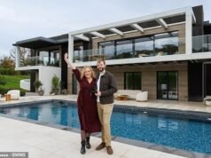 Paramédico do NHS ganha casa de quatro quartos em Surrey Hills por £ 4 milhões com academia e piscina externa aquecida e £ 250.000 em dinheiro