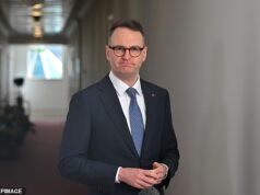 O senador da coalizão Andrew Bragg emite um ultimato chocante à medida que aumenta a pressão sobre a líder da oposição, Susan Ley, para atingir o zero líquido