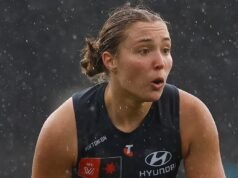 As fotos felizes da estrela do futebol escondem a dor por sua ligação com uma das piores tragédias esportivas australianas de 2025