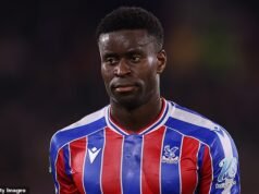 A estrela da Inglaterra continua em sérias dúvidas para as eliminatórias da Copa do Mundo depois de sofrer uma lesão nos últimos segundos da partida – como o técnico preocupado revela que ‘ele não consegue nem andar no momento’