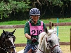 Equestre morre após cair do cavalo em ‘acidente estranho’ durante evento de enduro