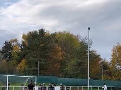 Os fãs de futebol zombaram do ex-herói cult da Premier League depois de um período de pesadelo de 60 segundos durante o jogo pelo time repleto de estrelas da Sunday League – mas ele riu por último com seis gols no segundo tempo.