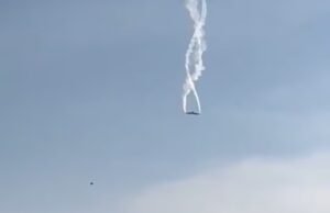 Avião militar turco da NATO ‘desintegra-se’ em pleno ar após descolagem no Azerbaijão e cai na Geórgia