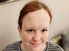 Homenagens à mulher ‘adorável e gentil’, de 34 anos, esfaqueada no pescoço durante um tumulto ‘não provocado’ no centro da cidade de Birmingham – enquanto o suspeito, de 21 anos, comparece ao tribunal