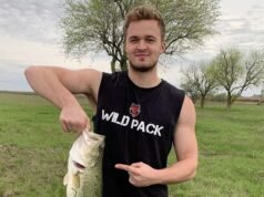 Eles eram lendas locais como dupla de treinadores de pai e filho no ensino médio. Então um mistério hediondo devastou a cidade deles