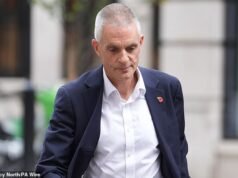 Assim como um peixinho dourado em um aquário não sabe que é um peixinho dourado, aqueles pobres e leais clones de esquerda da BBC não têm ideia de que são profunda e incrivelmente tendenciosos: Peter Hitchens