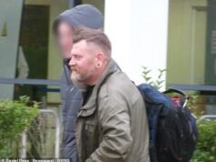 Binman, 46, que confundiu um ciclista de caridade nu com um pervertido e o derrubou da bicicleta com um soco, saiu do tribunal