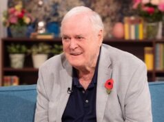 John Cleese diz que está ‘feliz por ter sofrido um colapso nervoso’ após o terceiro divórcio de Alice Faye Eichelberger, enquanto fala sobre a batalha contra a depressão