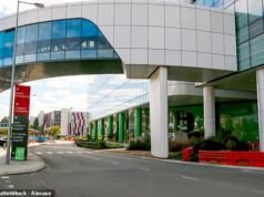Um movimentado hospital de Perth foi inundado pelo suposto vandalismo do departamento de emergência de um paciente insatisfeito