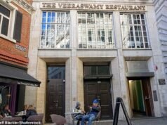 Os principais chefs Raymond Blanc e Michel Roux Jr lideraram o furor sobre os planos do Crown Estate de converter o restaurante indiano mais antigo da Grã-Bretanha em escritórios.