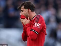 Mason Mount preso por supostamente atacá-lo com abuso verbal durante o confronto do Tottenham – os Spurs foram multados em £ 75 mil na temporada passada, quando a estrela do Man United foi alvo de calúnias homofóbicas