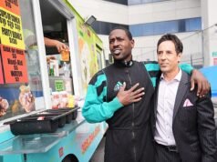 Antonio Brown abraça advogado e vai direto para um food truck depois de pagar fiança de US$ 25 mil para selar a libertação do carcereiro sob acusação de tentativa de homicídio