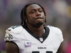 A estrela dos Eagles, AJ Brown, redobra as duras críticas ao time e se recusa a se desculpar pela brincadeira de ‘show ***’