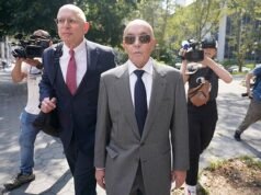 O ex-proprietário do Tottenham Joe Lewis, 88, perdoado por Donald Trump – um ano depois que o magnata britânico foi multado em £ 4 milhões por uso de informações privilegiadas e conspiração