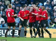 Torcedores chocados ao descobrirem o herói cult do Man United no banco de reservas da oposição da Inglaterra para as eliminatórias da Copa do Mundo de Wembley
